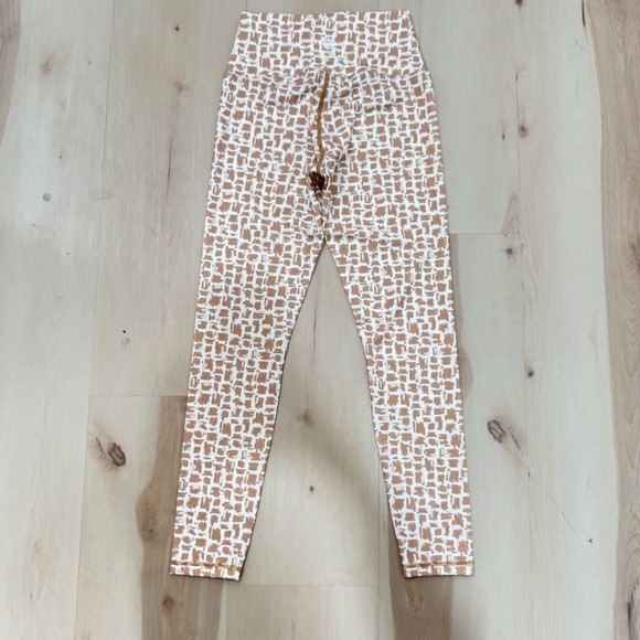 NWT Born Primitive Synergy Legging Cobblestone Women's Large - Picture 10 of 15